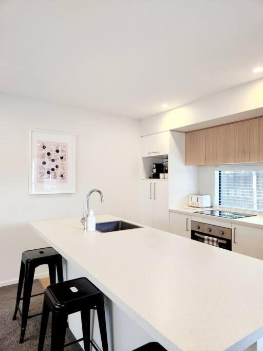 Central Home With Internal Garage - Close To Cbd! ไครสต์เชิร์ช ภายนอก รูปภาพ