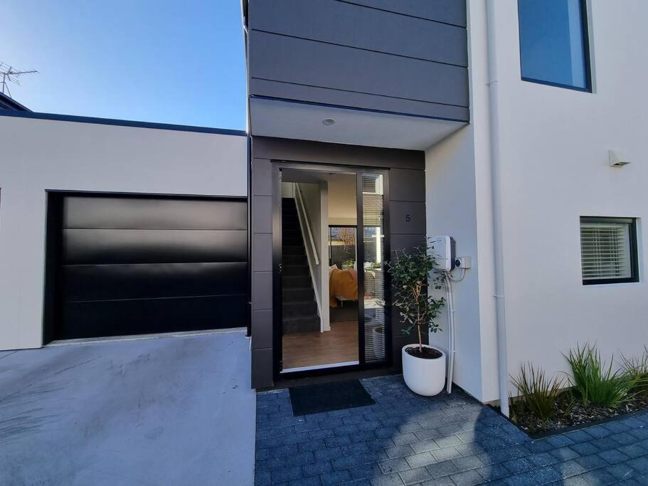 Central Home With Internal Garage - Close To Cbd! ไครสต์เชิร์ช ภายนอก รูปภาพ