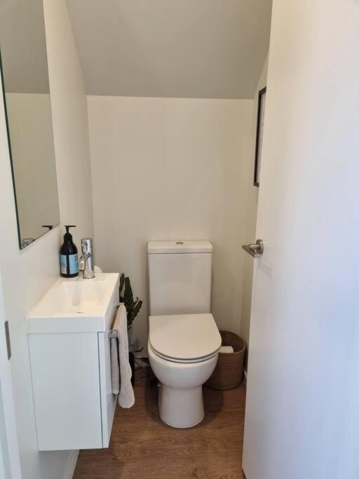 Central Home With Internal Garage - Close To Cbd! ไครสต์เชิร์ช ภายนอก รูปภาพ